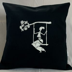 A pair of 14×14 envelop pillowcase.